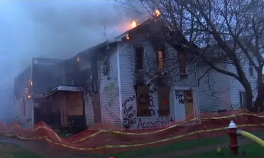 Murder Investigation Complicated by Fire at Crime Scene (video)