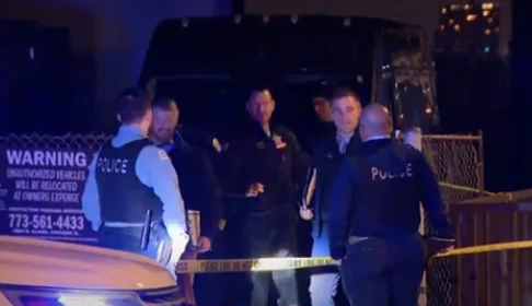 Police Investigate Fatal Shooting at Chicago High-Rise (video)